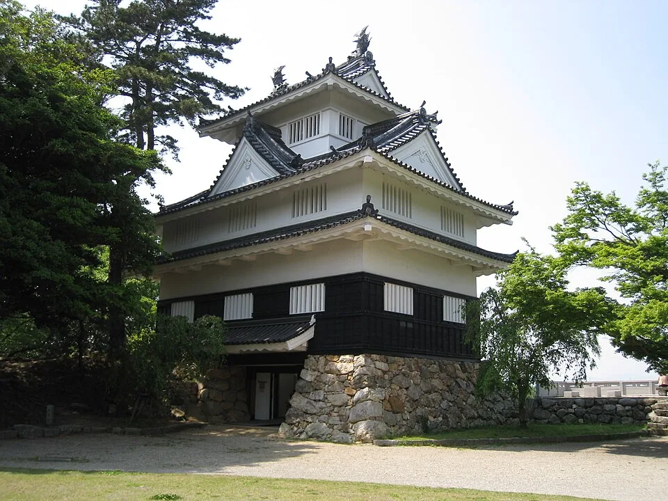 吉田城の復興された鉄櫓