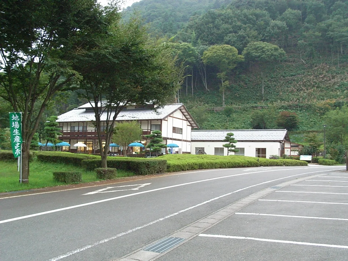 2008년 레이잔 다케야마의 도로변 외관