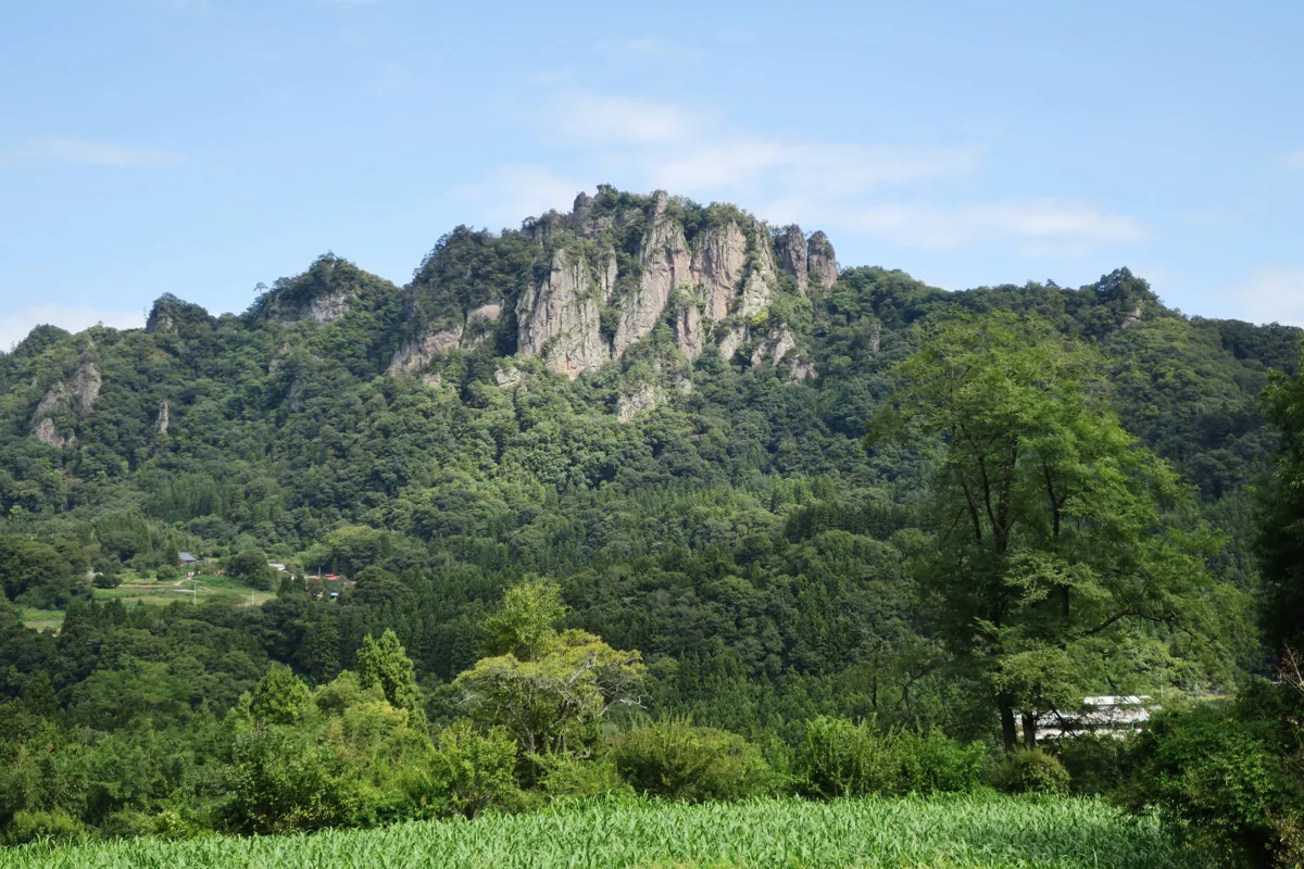 이와비쓰산의 바위와 숲