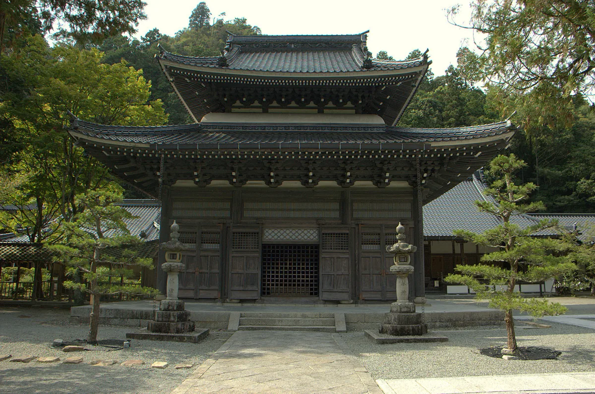 2008年8月の佛通寺の緑と建物