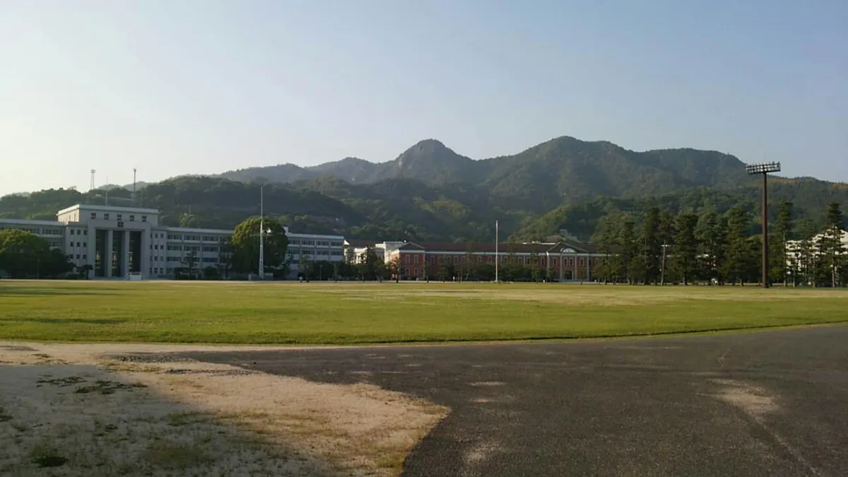 2010년대 후루타카산과 앞쪽 학교 시설