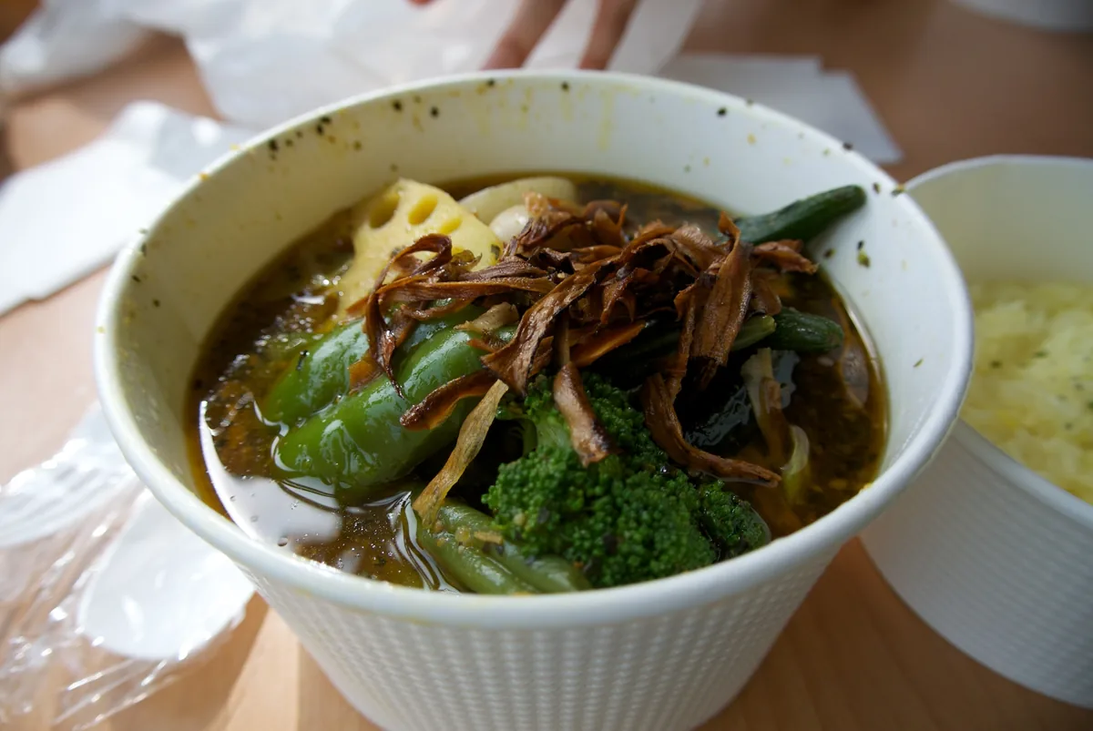 野菜が入った札幌のスープカレー