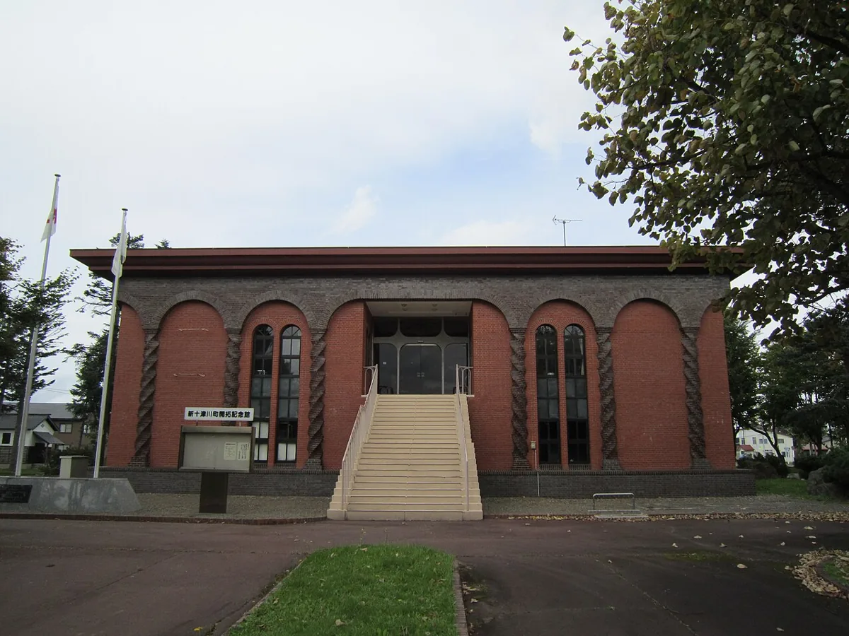 Shintotsukawa Town Pioneer Memorial Hall exterior in 2019