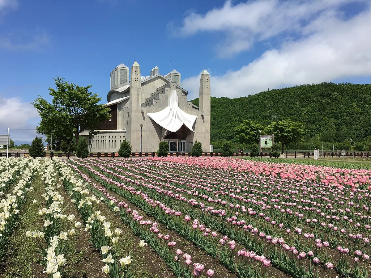 Furusato-kan JRY and surrounding flower beds in 2016