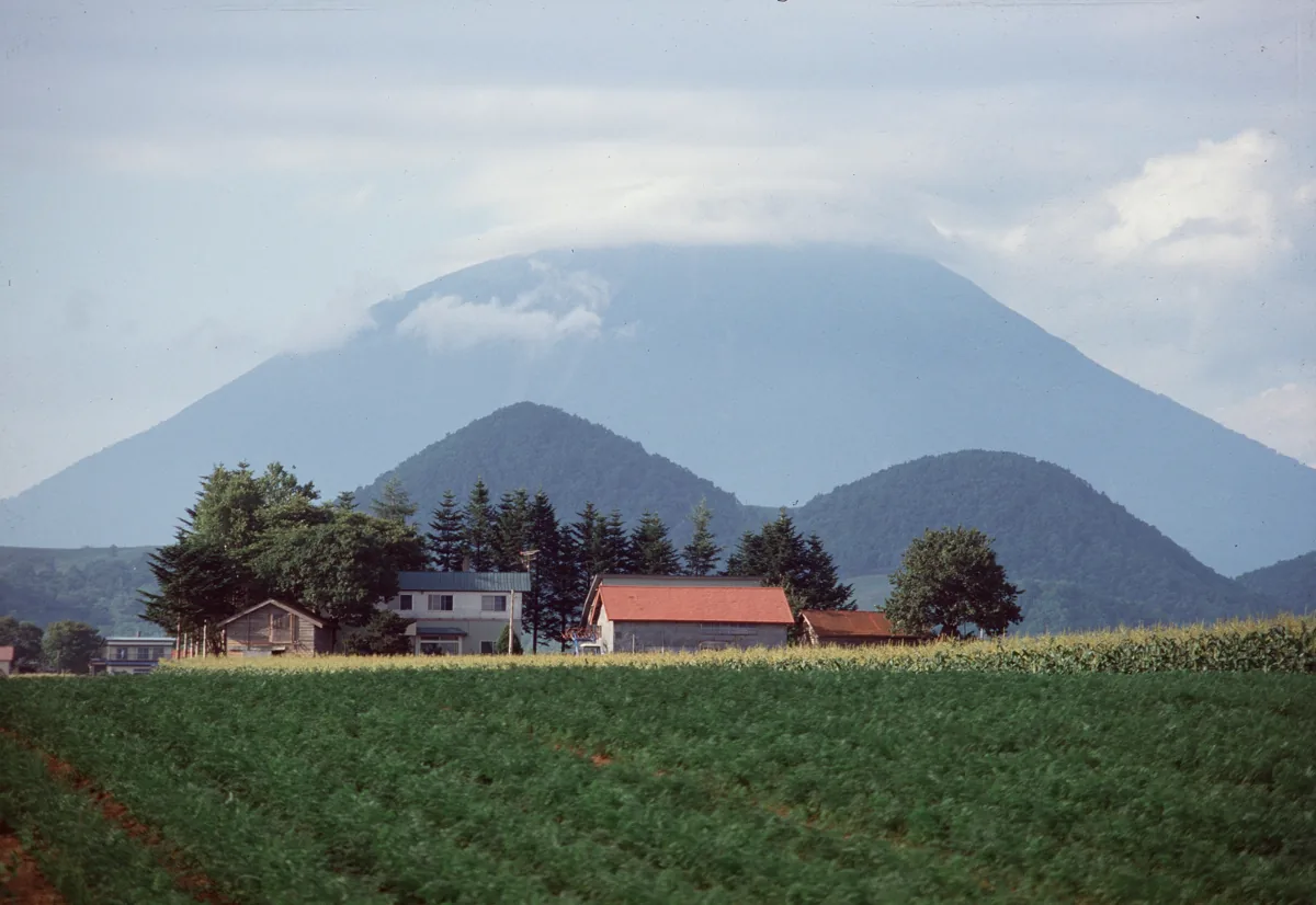 1985年、真狩周辺から望む羊蹄山