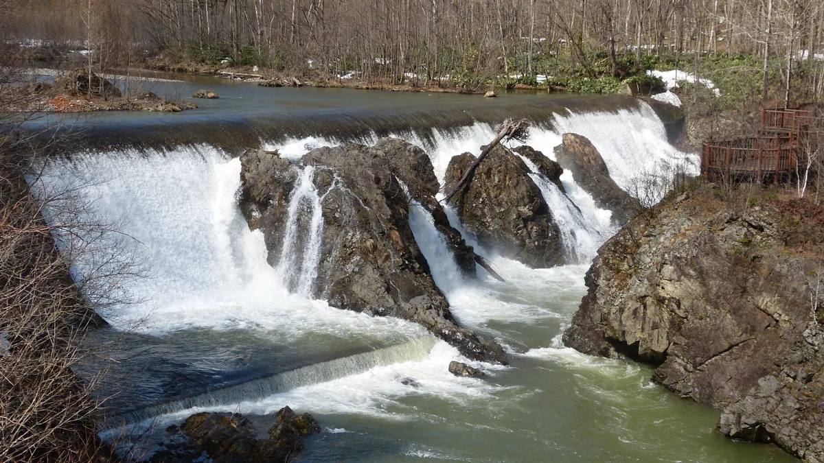 Pyōtan Falls in 2013