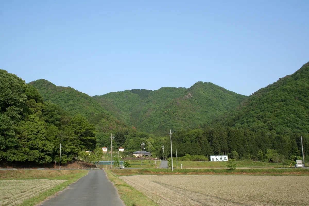 2009년 서쪽에서 본 시라하타성이 있던 산