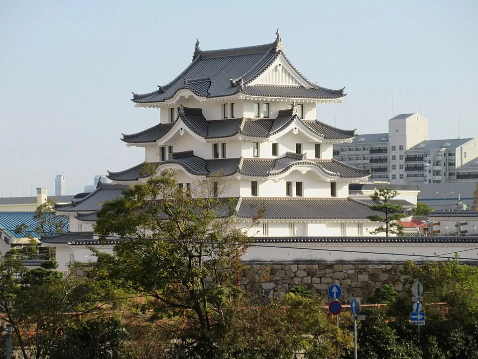 再建された尼崎城天守