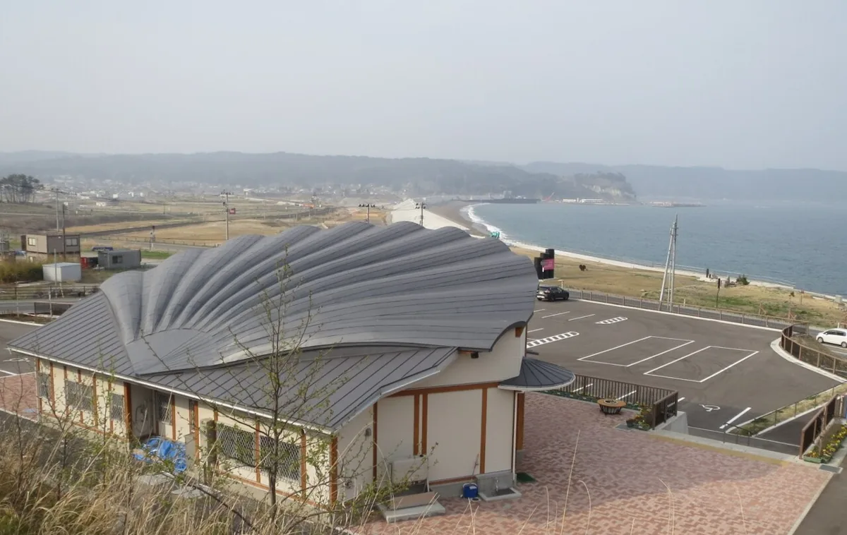 Observation facility and Tofugaura Coast in 2018
