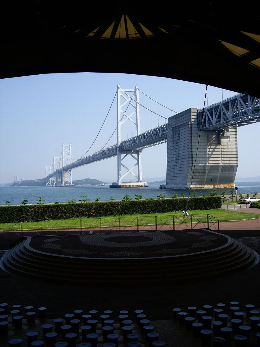 2007년 세토대교 기념공원 마린돔에서 본 다리