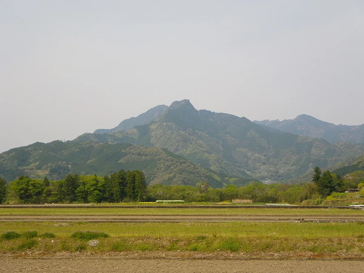 2013年4月、越知町で東から見た横倉山