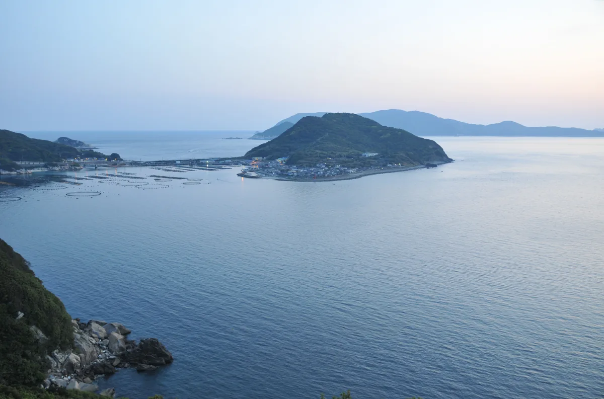 2011년 4월 해질 무렵 가시와지마의 섬과 바다 원경