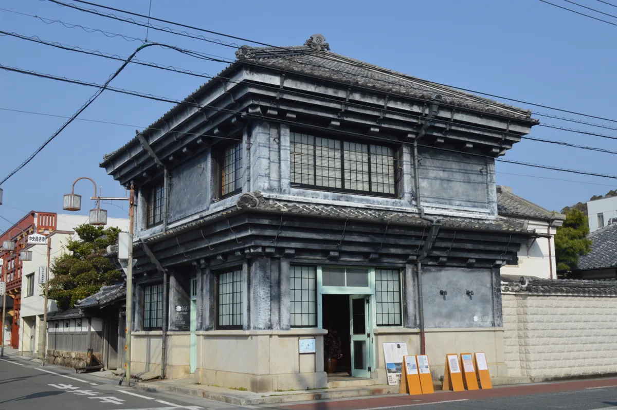 2023年3月の旧三浦邸の通り側の店舗外観