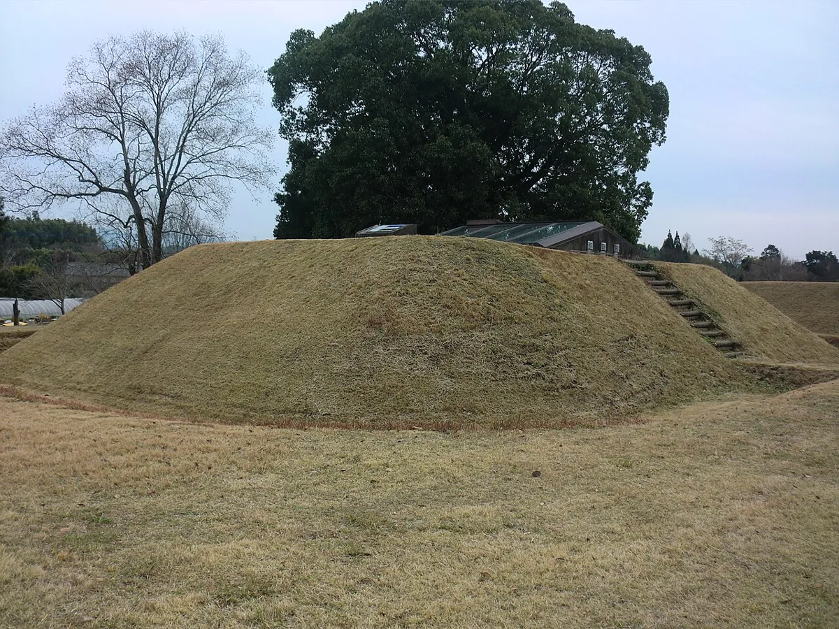 塚原古墳公園の古墳、2013年12月