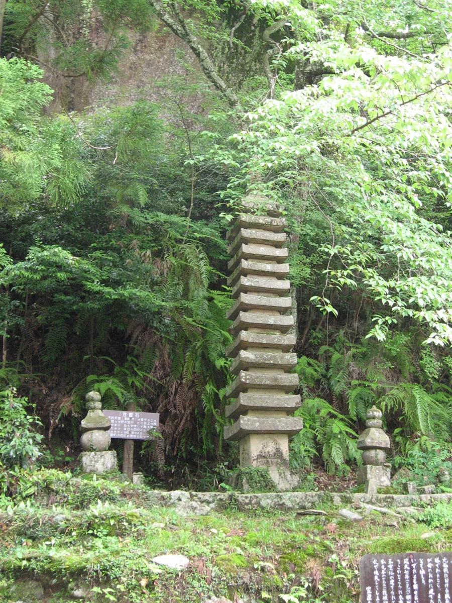 가사기데라의 석조 십삼중탑, 2012년 6월