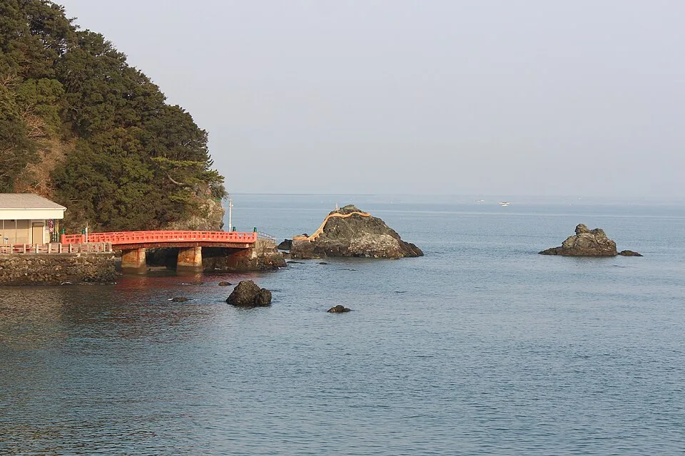 二見興玉神社付近の海岸