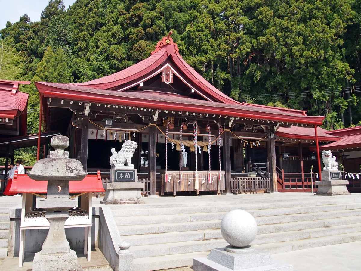 2013年の金蛇水神社拝殿