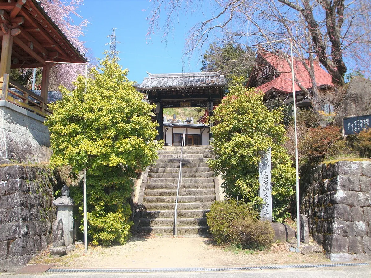 2022년 4월 아치 초가쿠지 산문과 본당