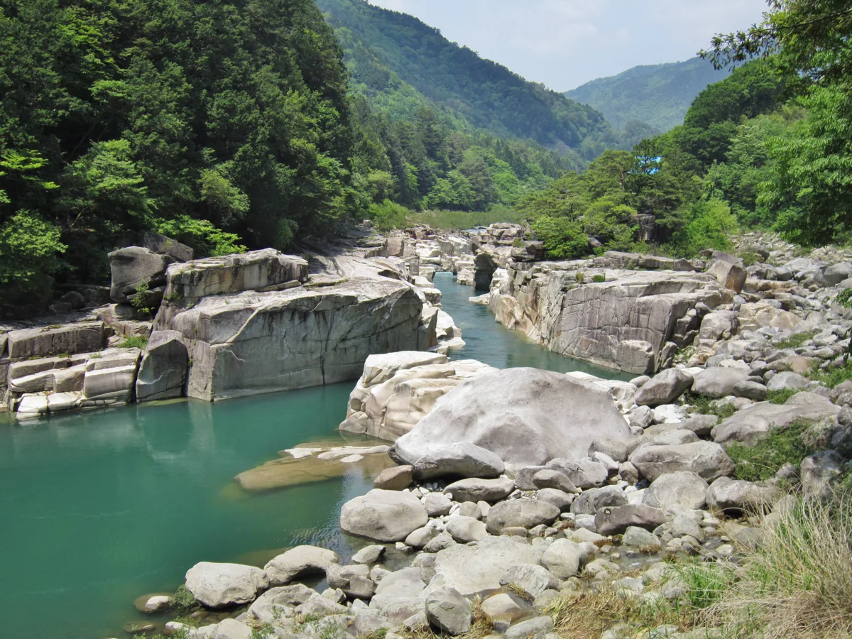 River and rocks at Nezame no Toko in 2011