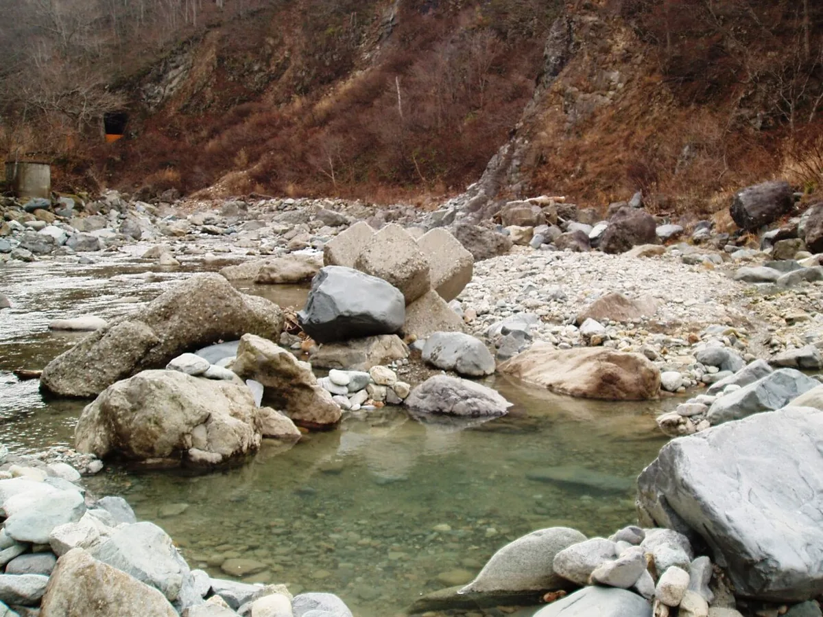 2004년 11월 기리아케 온천 강가의 역사 사진