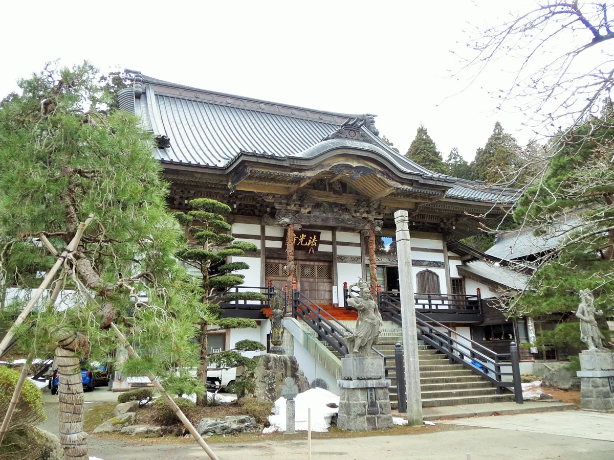 Main hall exterior of Hokoji in Nanbu, Aomori, 2019