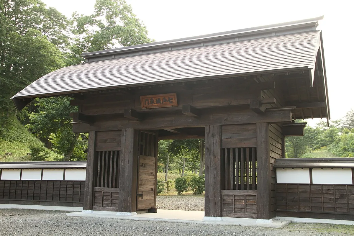 시치노헤 성터의 복원 동문, 2012년