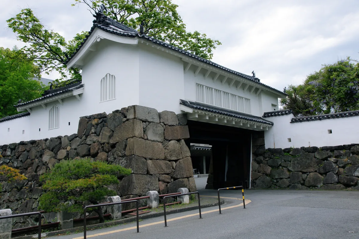 Gate and stone walls at Funai Castle in Oita in May 2009