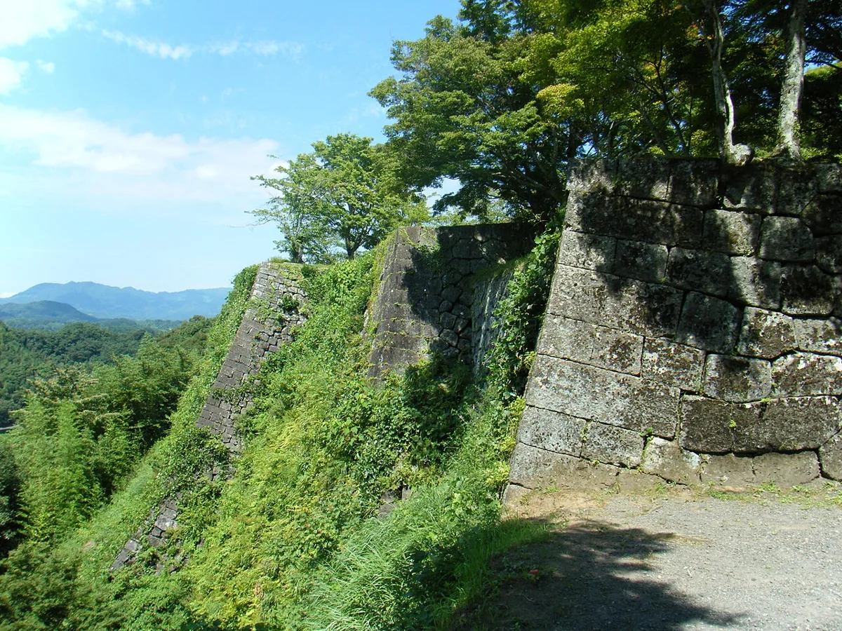 岡城跡の石垣、撮影日不明・2009年アップロード