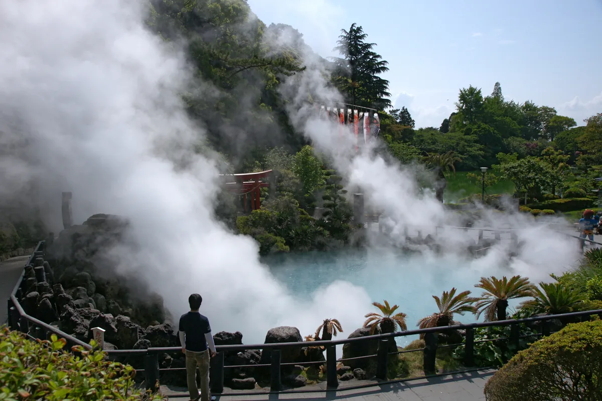 Thermal pool and steam at Umi Jigoku in May 2009