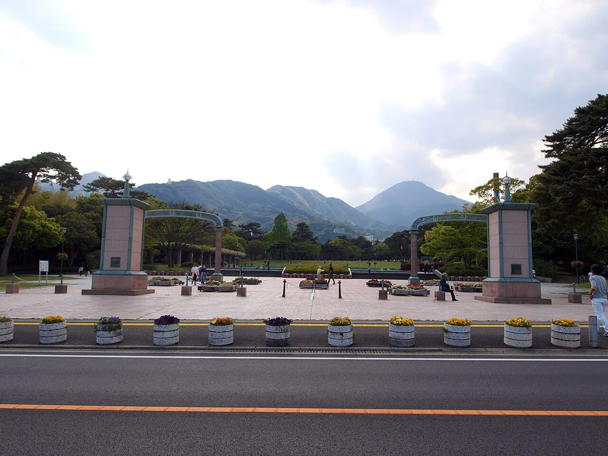 Entrance area of Beppu Park in May 2010