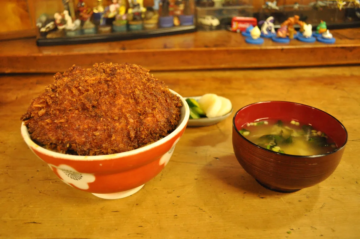 2012년 와라지카쓰동 요리 예시