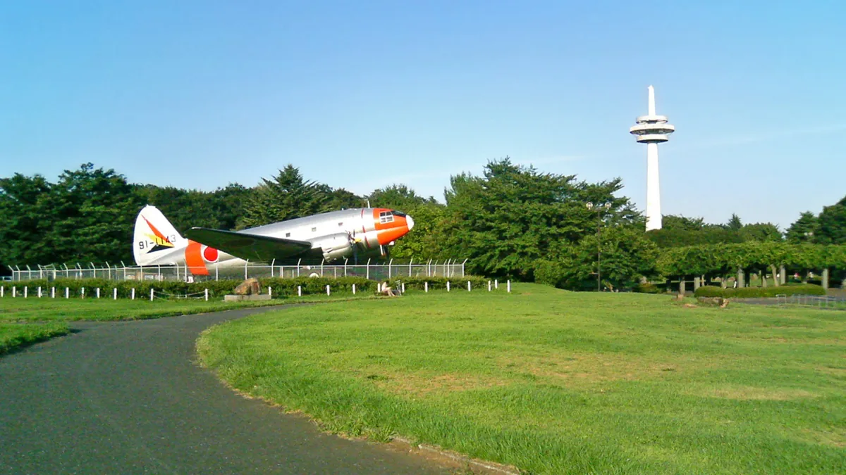 2009年の航空記念公園の屋外機体と芝生