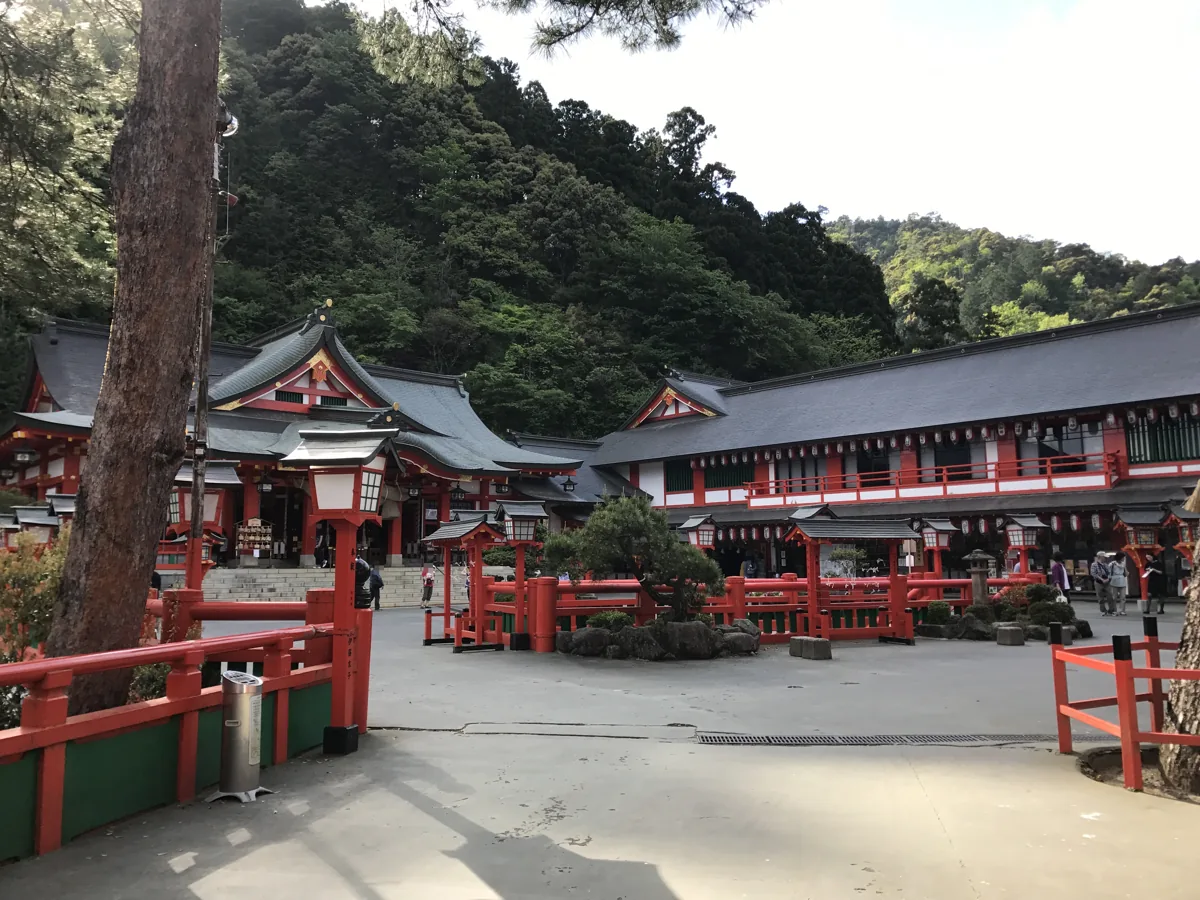 Courtyard of Taikodani Inari Shrine