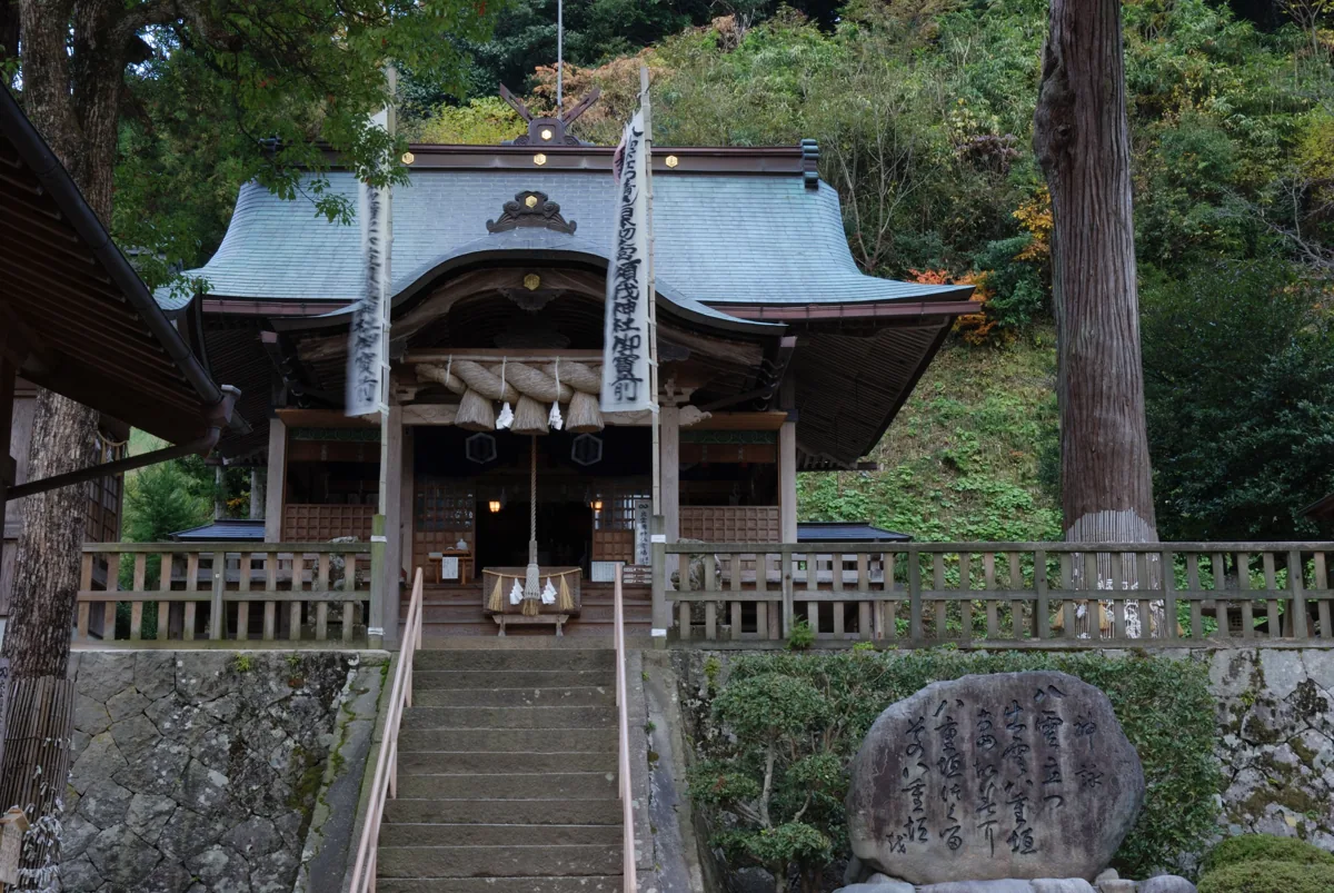 Front and steps of Suga Shrine