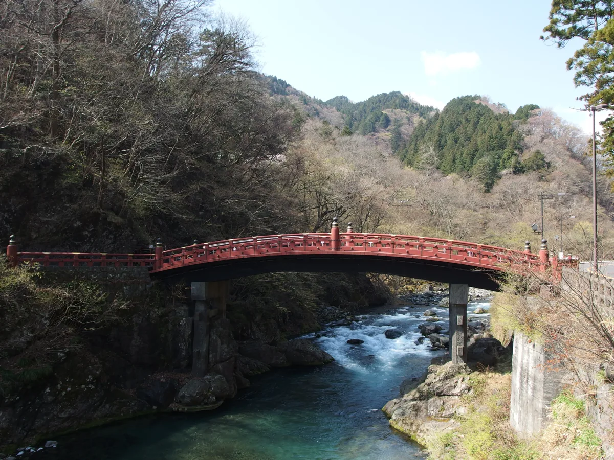 The red Shinkyo Bridge spanning the Daiya River