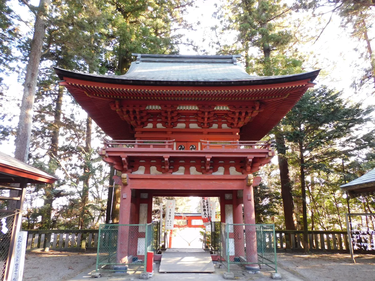 木幡神社の赤い楼門