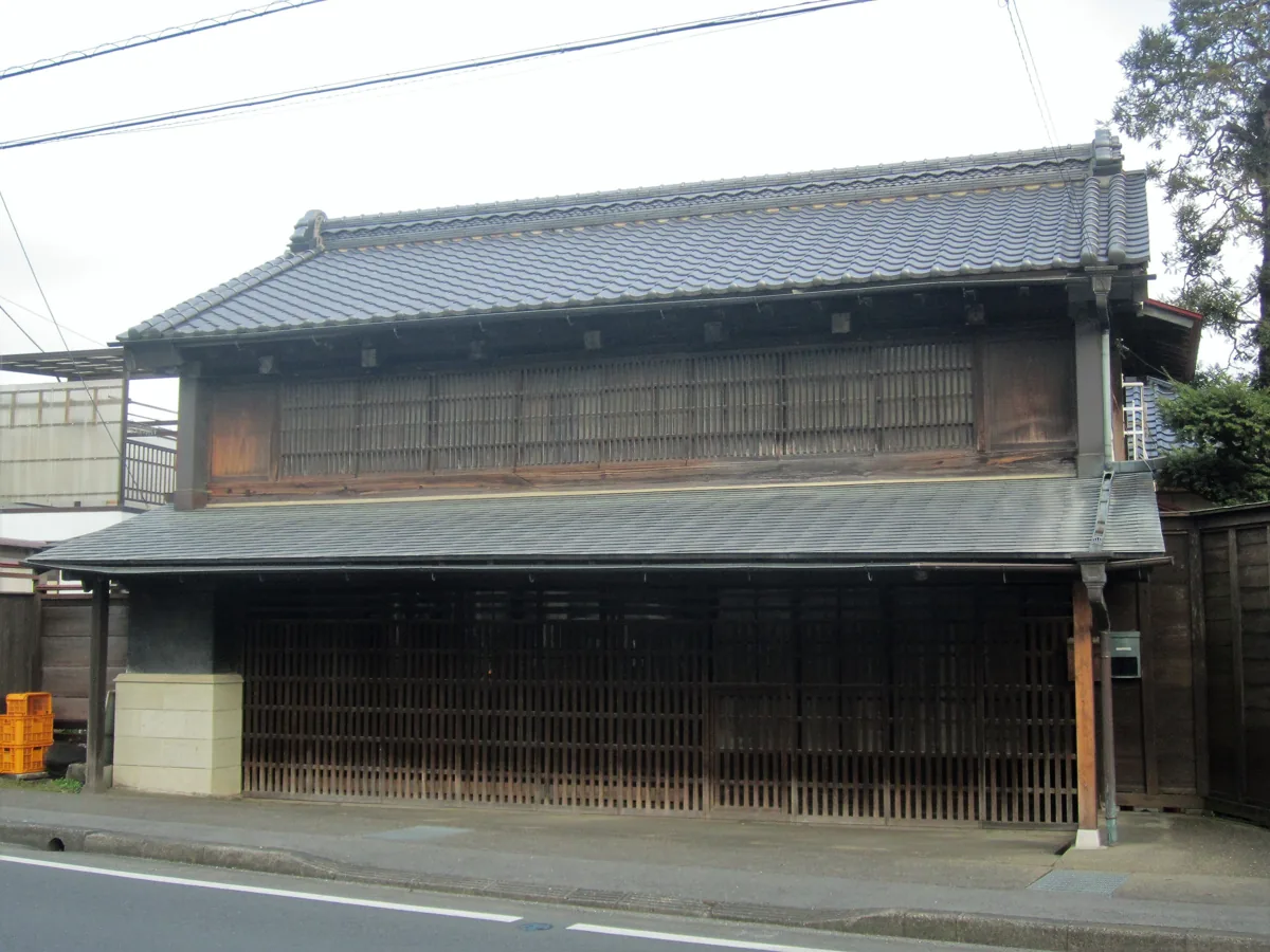 2020年の福田家住宅の格子窓と外観