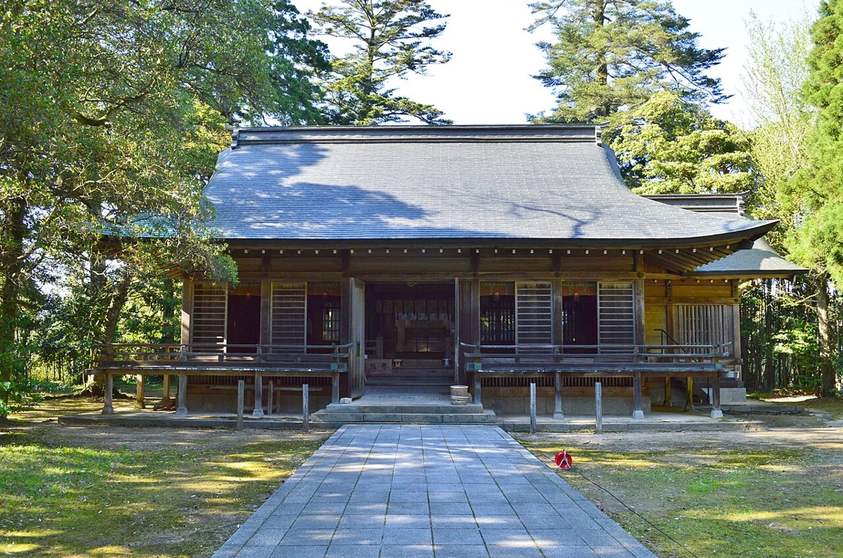 倭文神社の拝殿、2017年