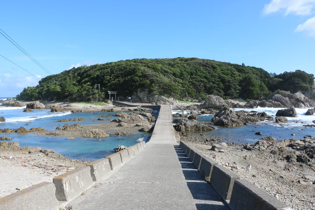 Approach to Esuzaki Island and surrounding sea, 2019