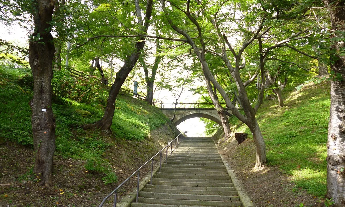 약 2014년 에보시야마 공원의 계단과 녹음