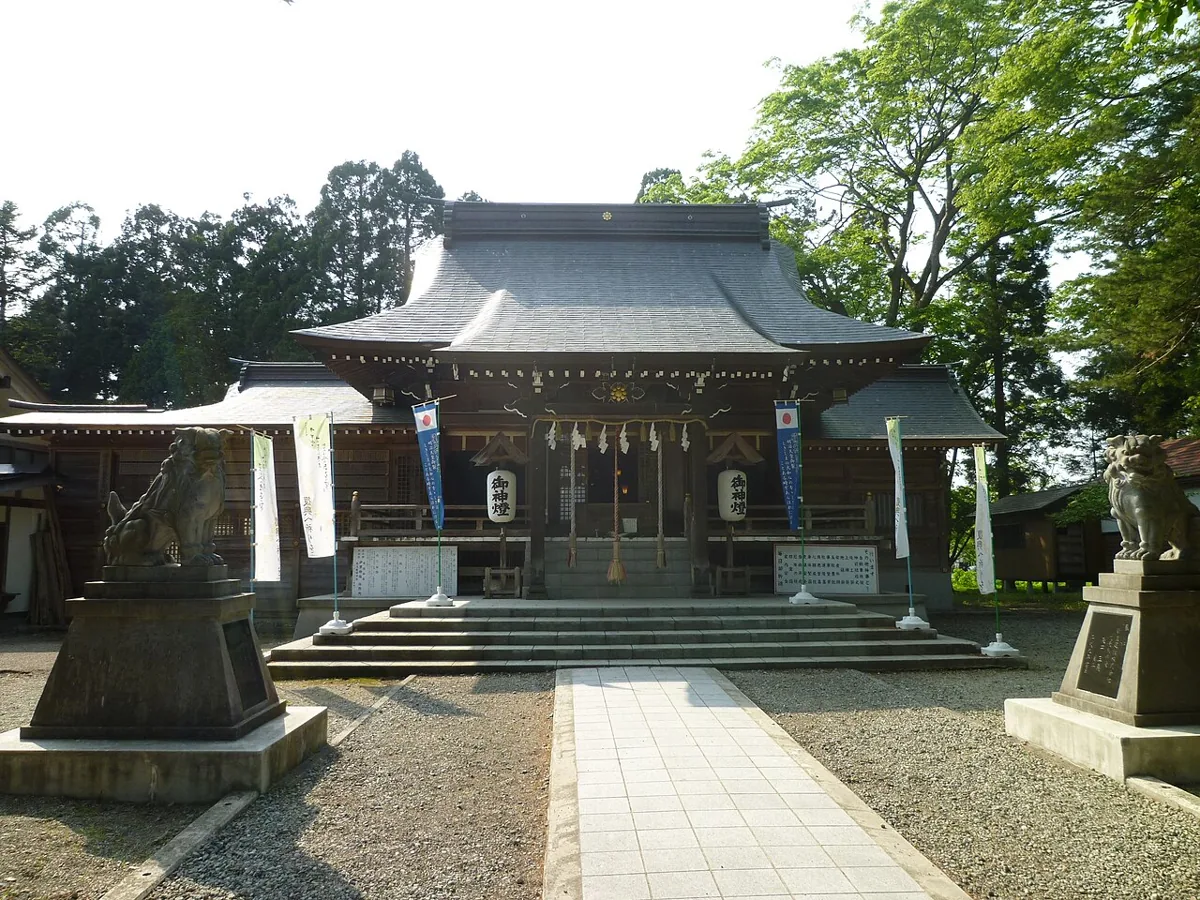 戸澤神社拝殿、2013年