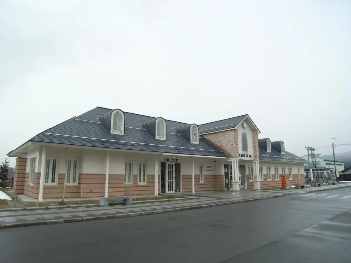荒砥駅の駅舎外観、2007年
