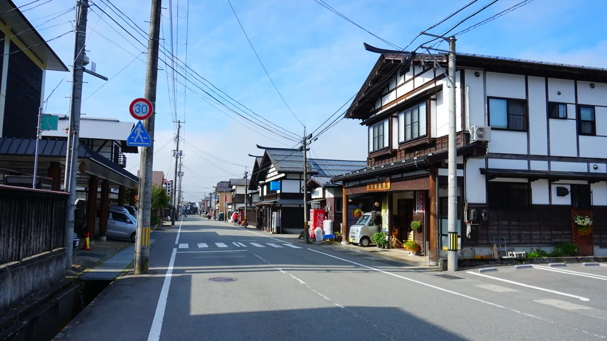 金山の町並みと建物、2018年