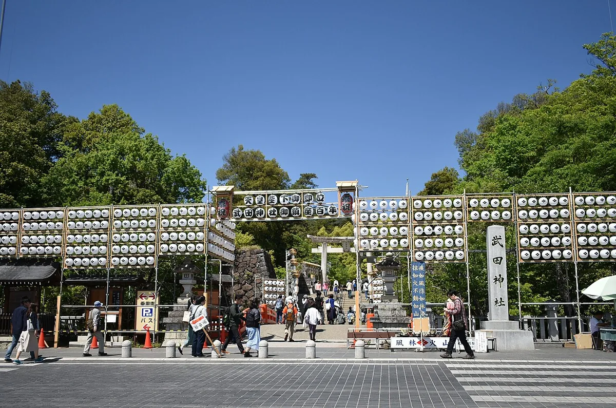 2019年5月の武田神社境内入口