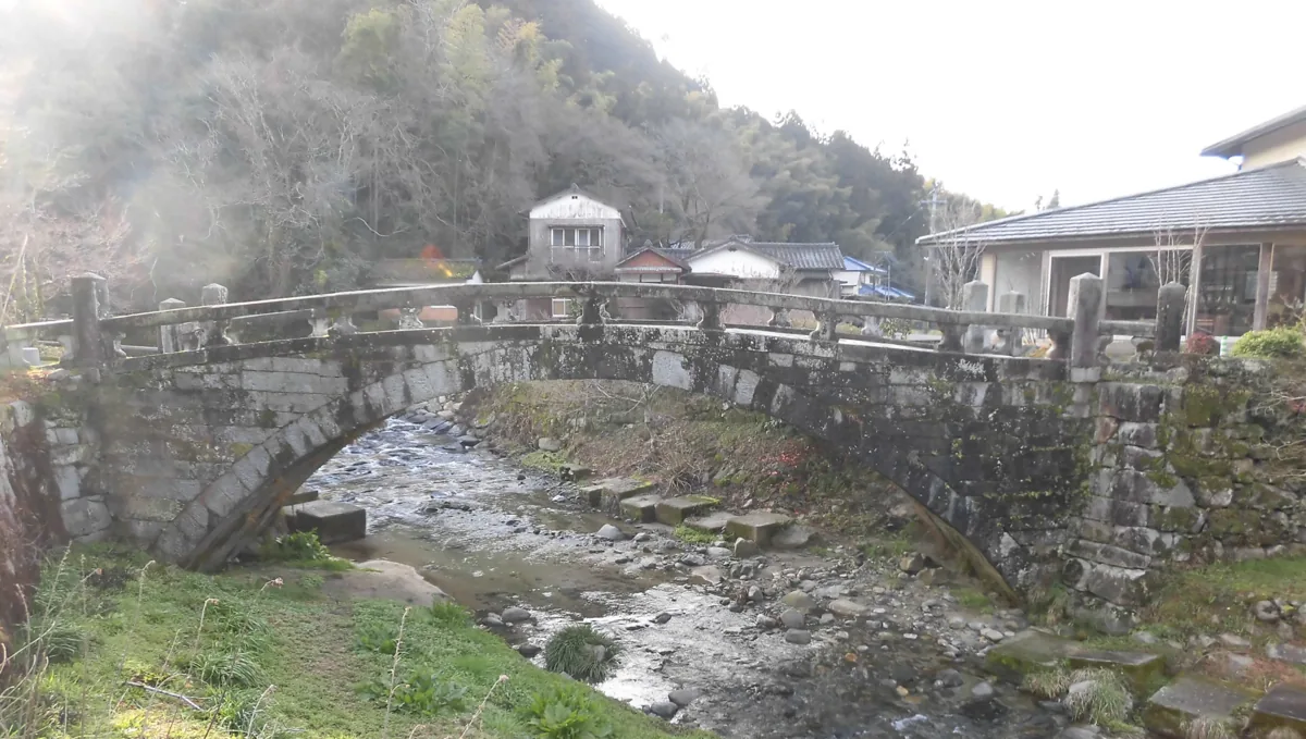 2023年の秋月の石造アーチ橋