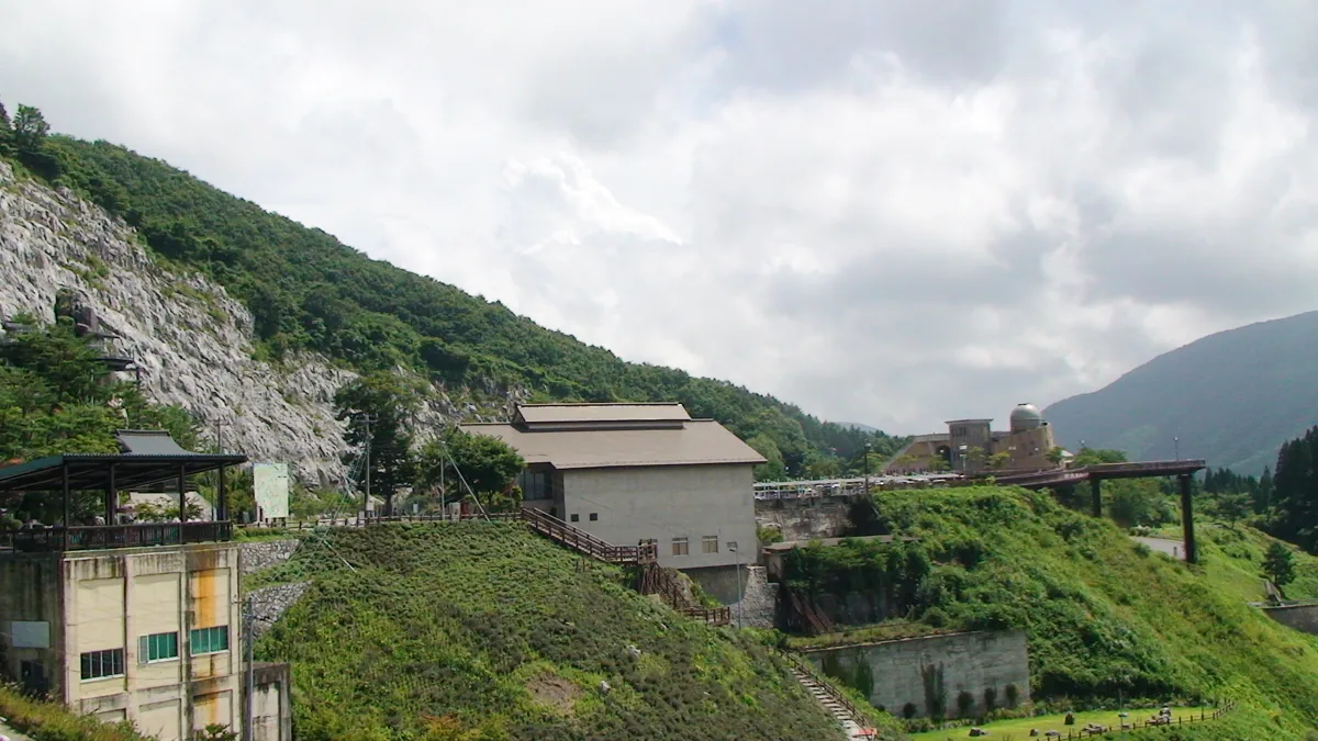 Exterior facilities around Abukuma Cave in August 2008