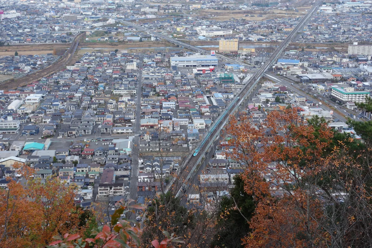 2022年に信夫山から見た街と鉄道