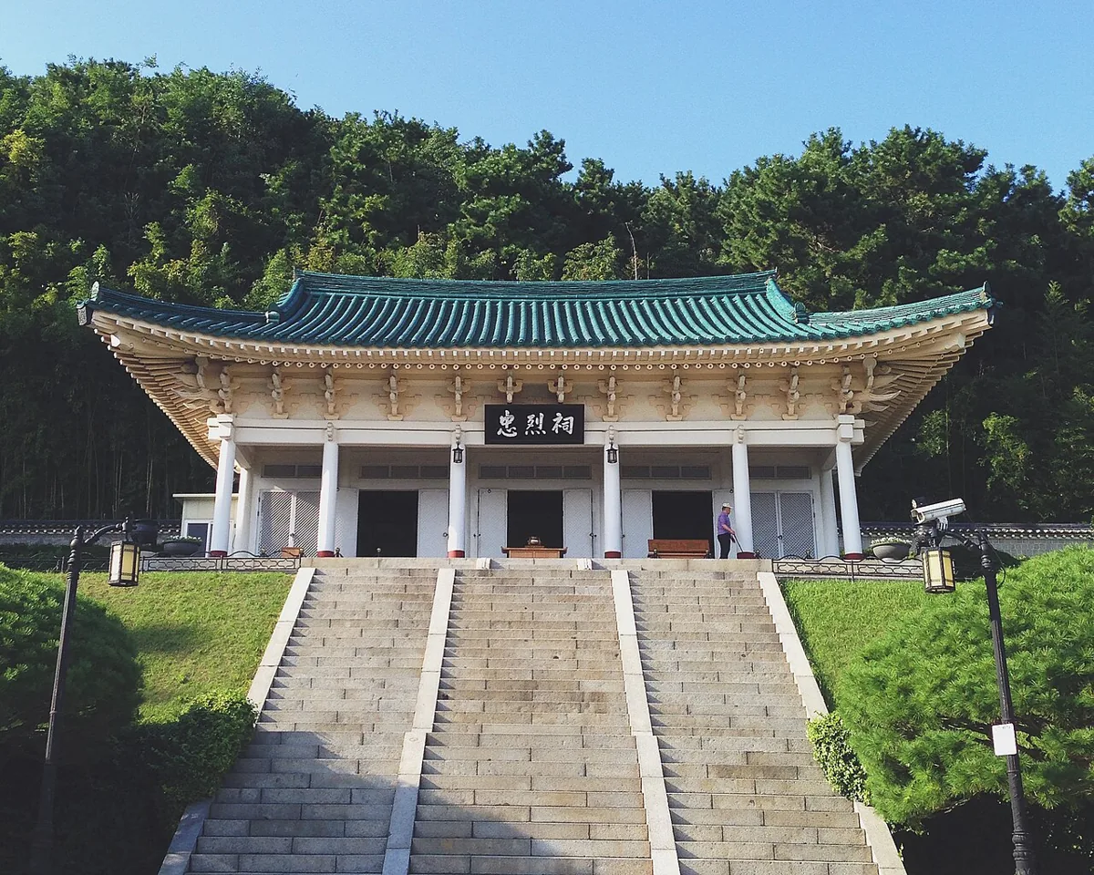 2016年9月の忠烈祠の建物外観と階段