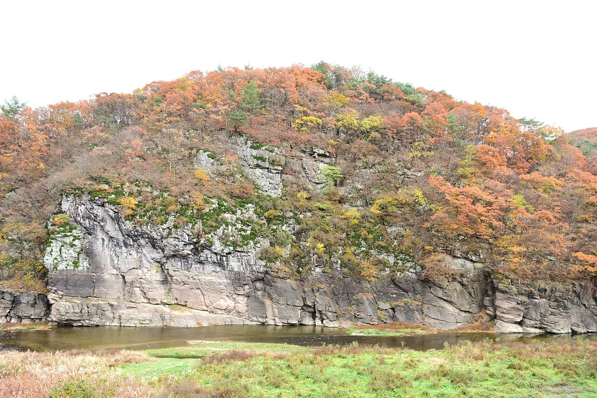 2015년 반구대 암각화가 있는 절벽과 주변 풍경