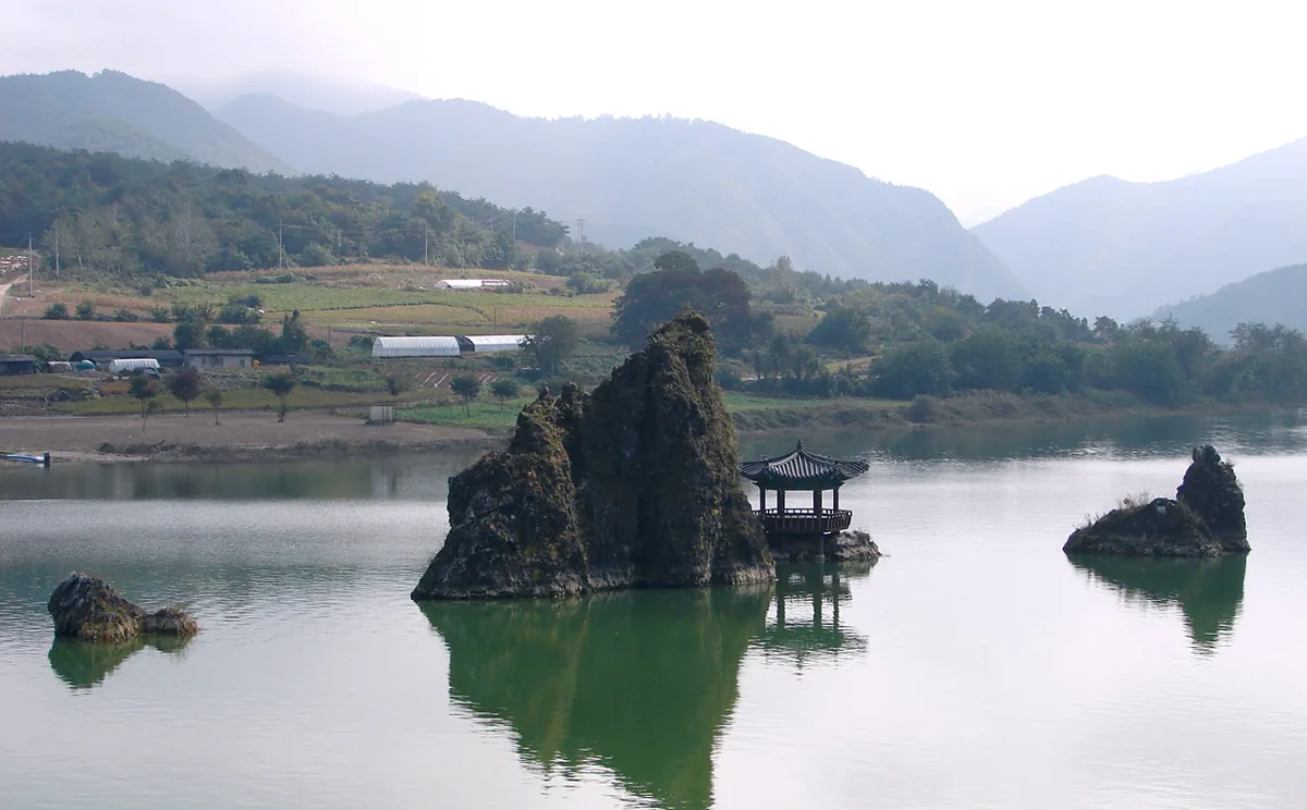 Dodamsambong in the Namhangang in 2007